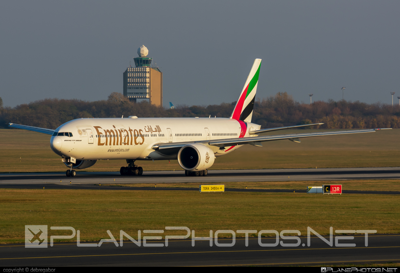 Boeing 777-300ER - A6-ENW operated by Emirates #b777 #b777er #boeing #boeing777 #emirates #tripleseven