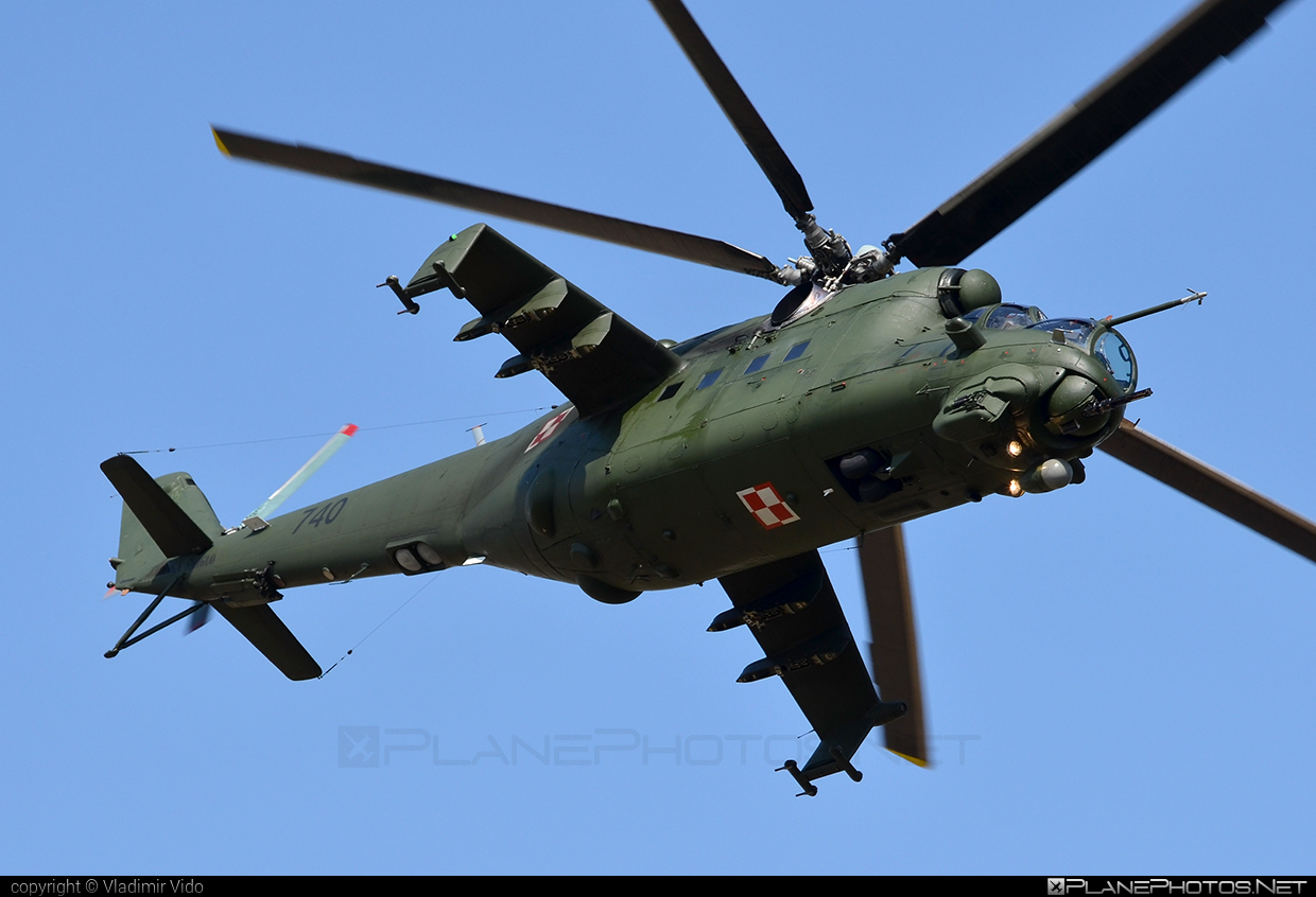 Mil Mi-24V - 740 operated by Wojska Lądowe Rzeczypospolitej Polskiej (Polish Army) #mi24 #mi24v #mil #mil24 #mil24v #milhelicopters #polisharmy #wojskaladowe #wojskaladowerzeczypospolitejpolskiej