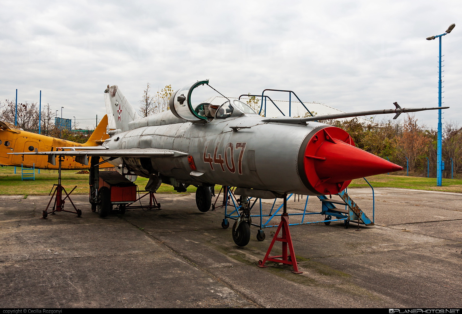 Mikoyan-Gurevich MiG-21MF - 4407 operated by Magyar Néphadsereg (Hungarian People's Army) #hungarianpeoplesarmy #magyarnephadsereg #mig #mig21 #mig21mf #mikoyangurevich