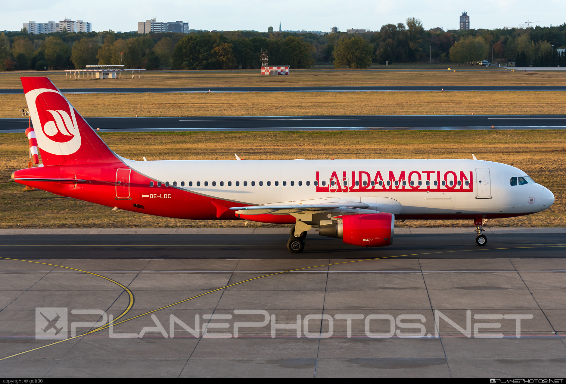 Airbus A320-214 - OE-LOC operated by LaudaMotion #a320 #a320family #airbus #airbus320 #laudamotion