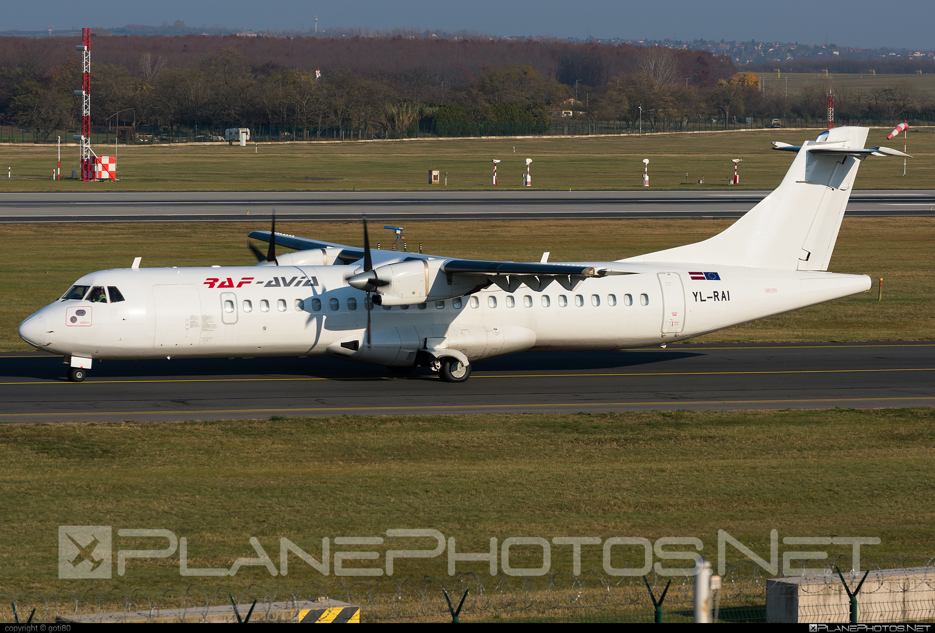 16011_ATR-72-202F_YL-RAI.jpg