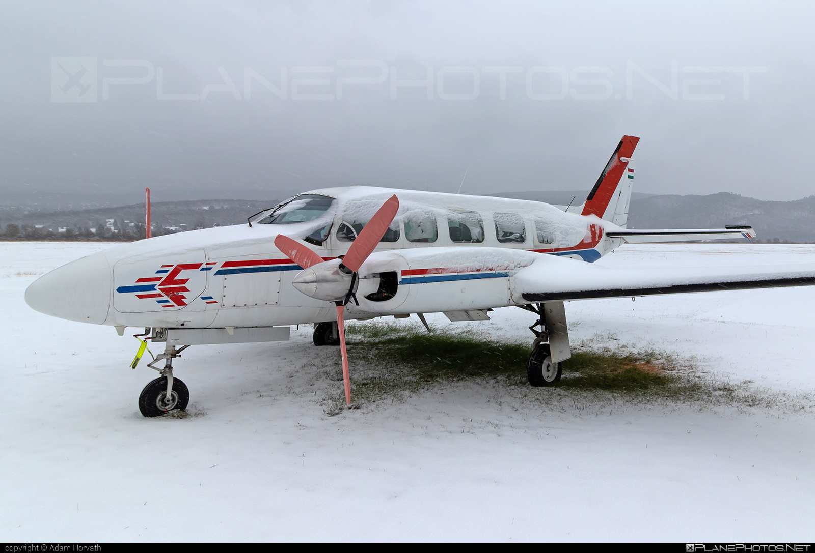 Piper PA-31-350 Chieftain - HA-SIA operated by Private operator #pa31350 #pa31350chieftain #piper #piper31 #piper31chieftain #piper31navajo