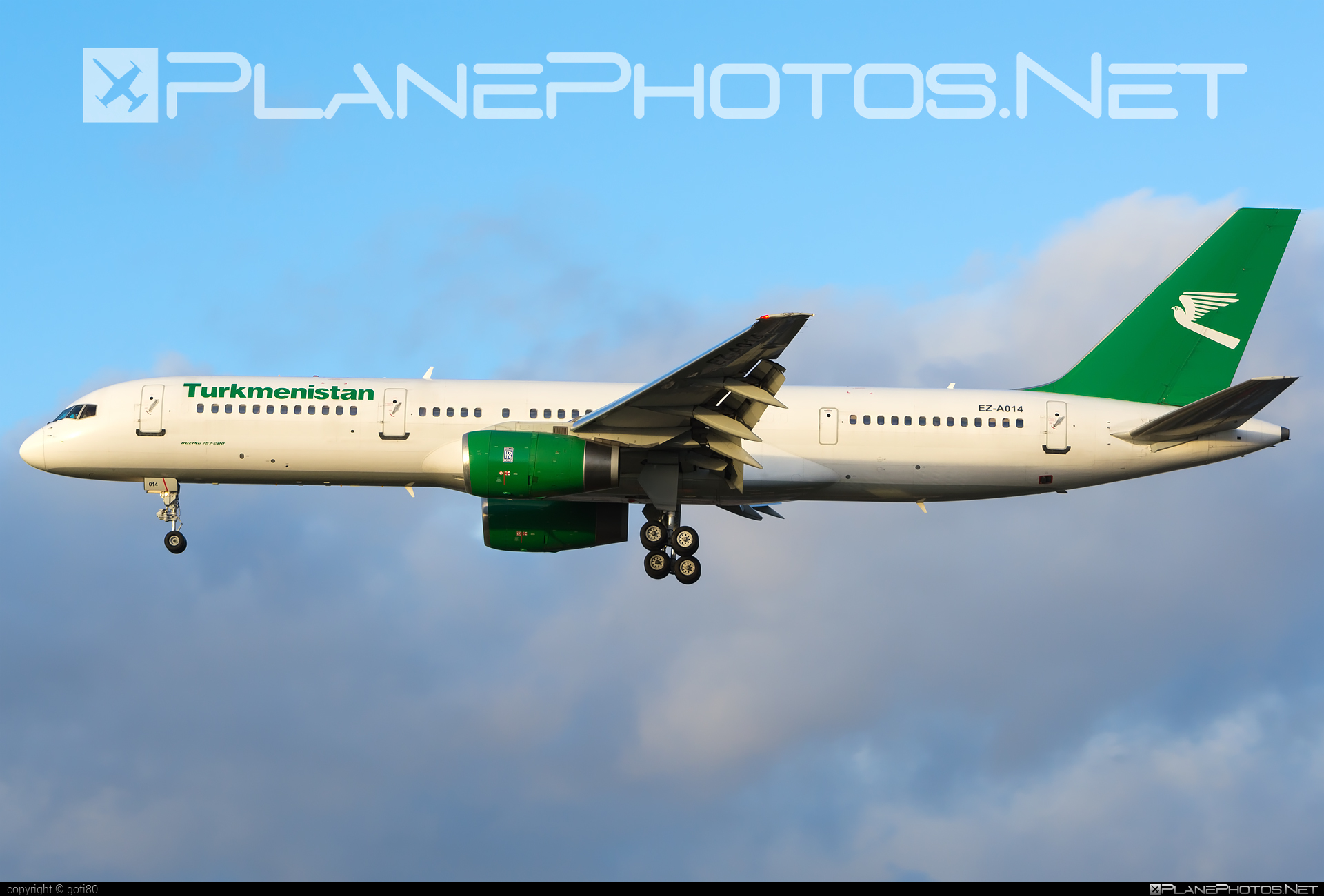 Boeing 757-200 - EZ-A014 operated by Turkmenistan Airlines #b757 #boeing #boeing757