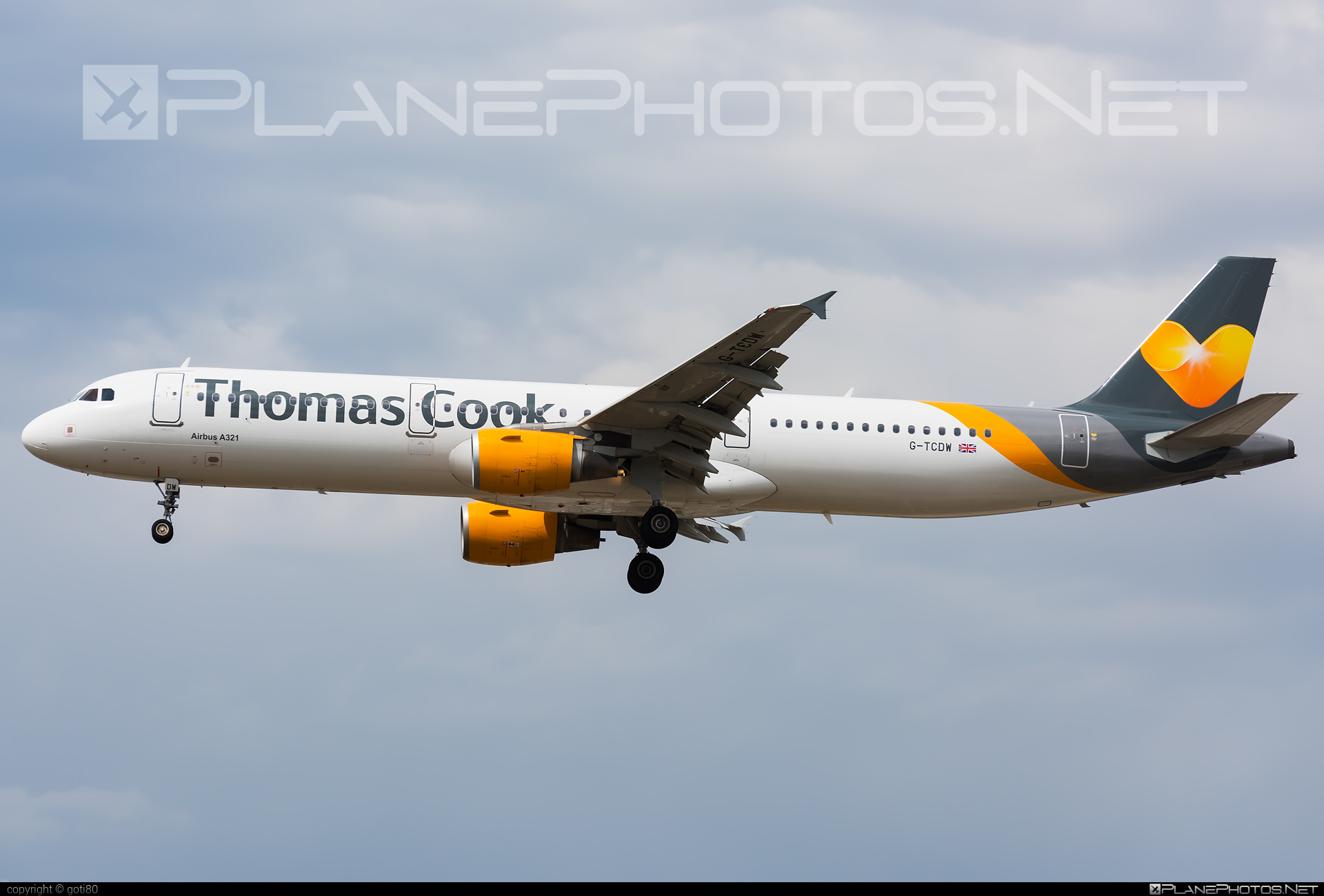 Airbus A321-211 - G-TCDW operated by Thomas Cook Airlines #ThomasCookAirlines #a320family #a321 #airbus #airbus321