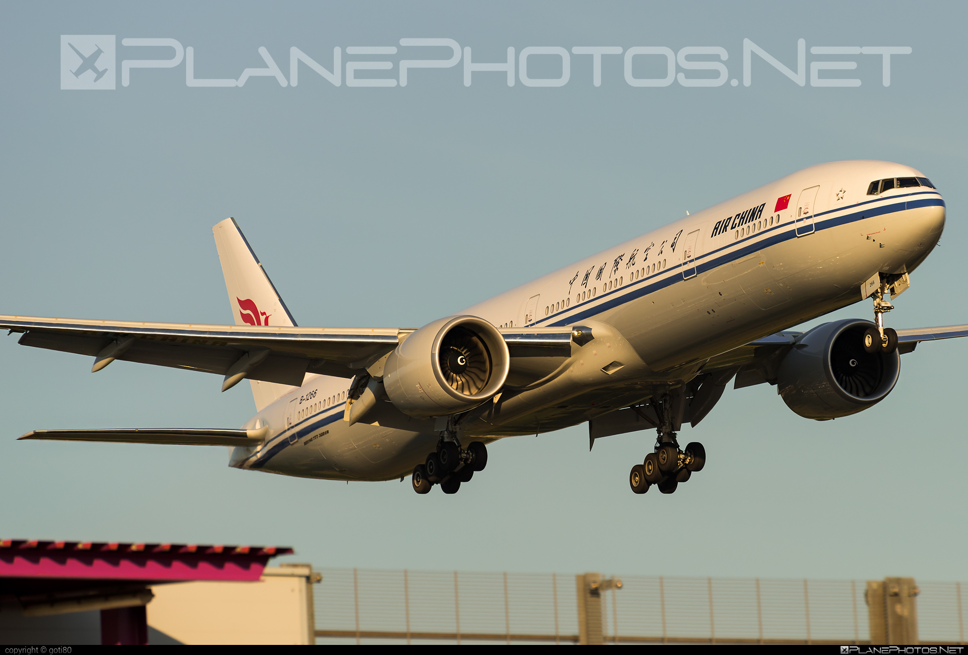 Boeing 777-300ER - B-1266 operated by Air China #airchina #b777 #b777er #boeing #boeing777 #tripleseven