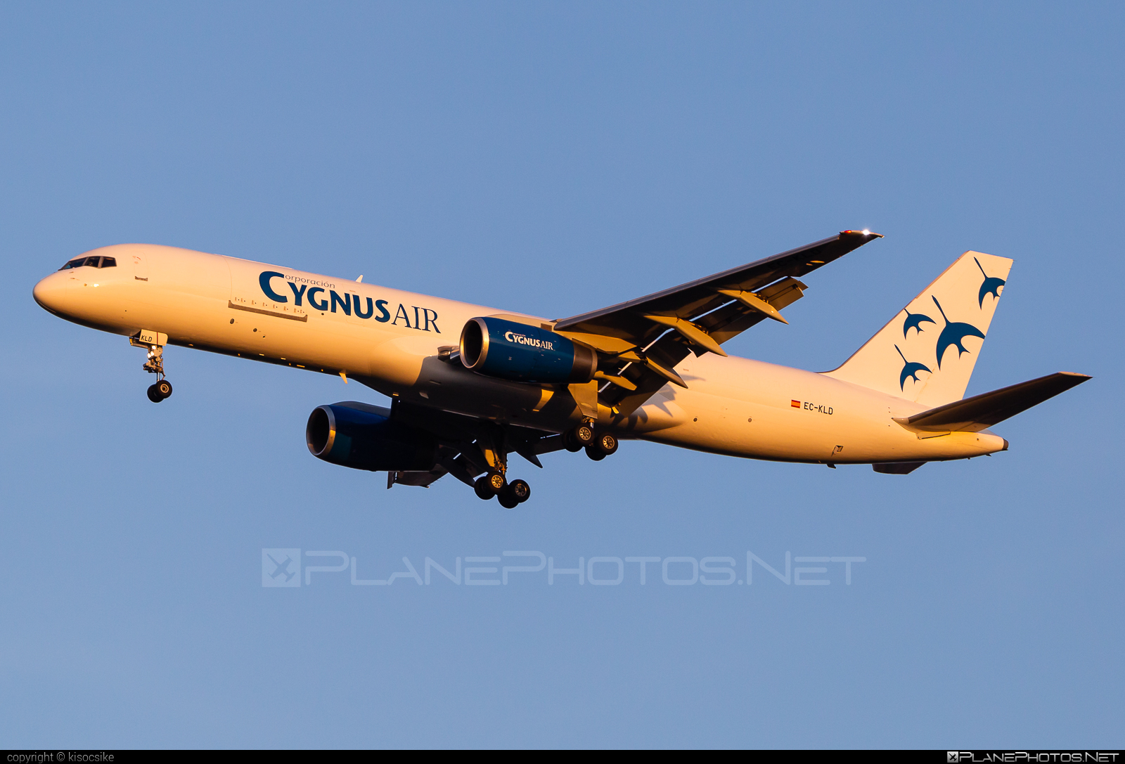 Boeing 757-200SF - EC-KLD operated by Cygnus Air #b757 #boeing #boeing757