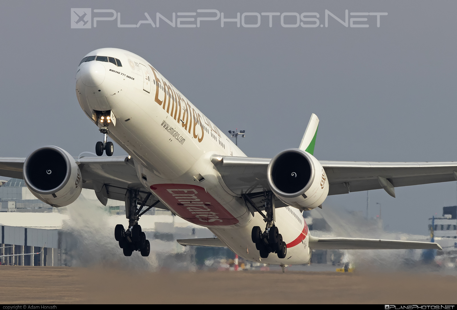 Boeing 777-300ER - A6-ENC operated by Emirates #b777 #b777er #boeing #boeing777 #emirates #tripleseven