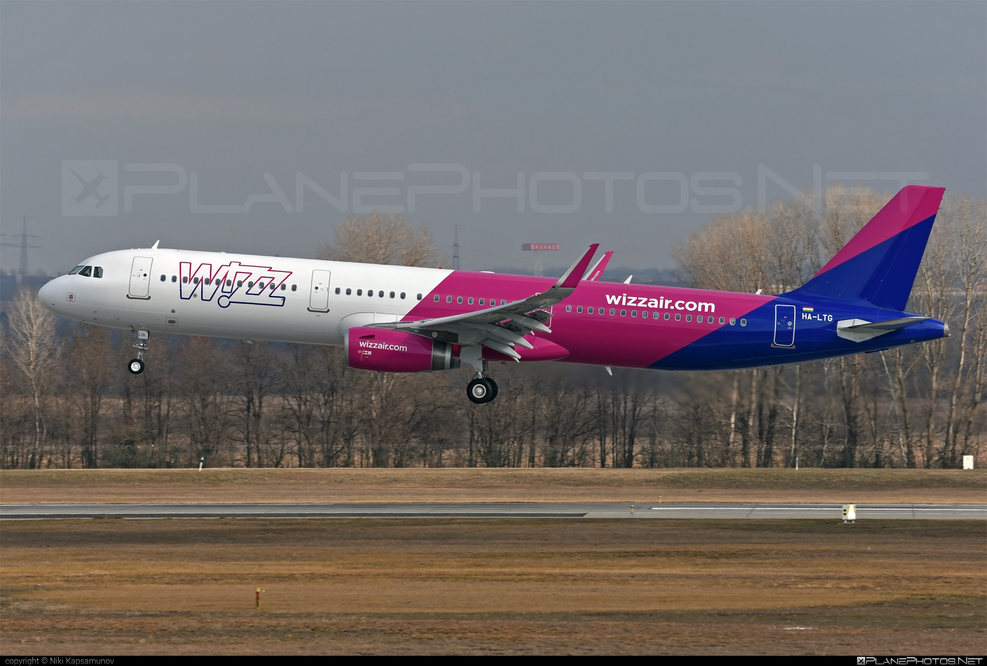 Airbus A321-231 - HA-LTG operated by Wizz Air #a320family #a321 #airbus #airbus321 #wizz #wizzair