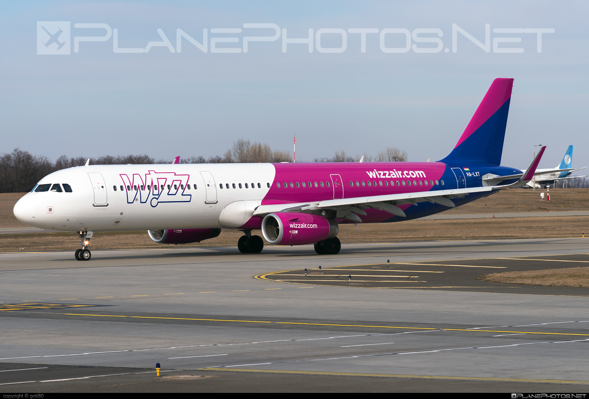 Airbus A321-231 - HA-LXT operated by Wizz Air #a320family #a321 #airbus #airbus321 #wizz #wizzair