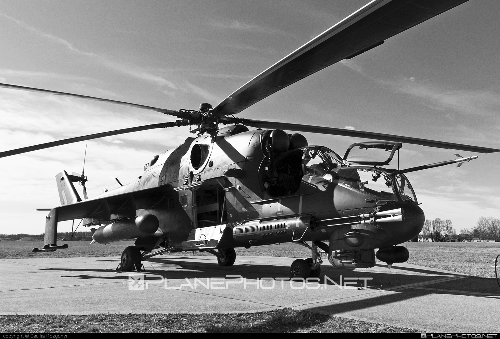 Mil Mi-24P - 338 operated by Magyar Légierő (Hungarian Air Force) #hungarianairforce #magyarlegiero #mi24 #mi24p #mil #mil24 #mil24p #milhelicopters