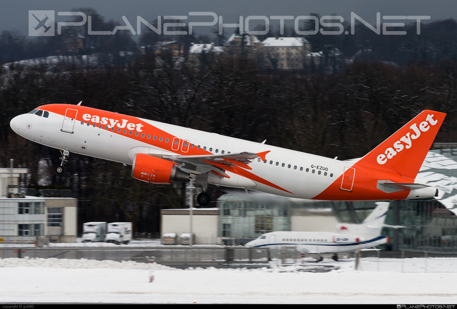 Airbus A320-214 - G-EZUO operated by easyJet #a320 #a320family #airbus #airbus320 #easyjet