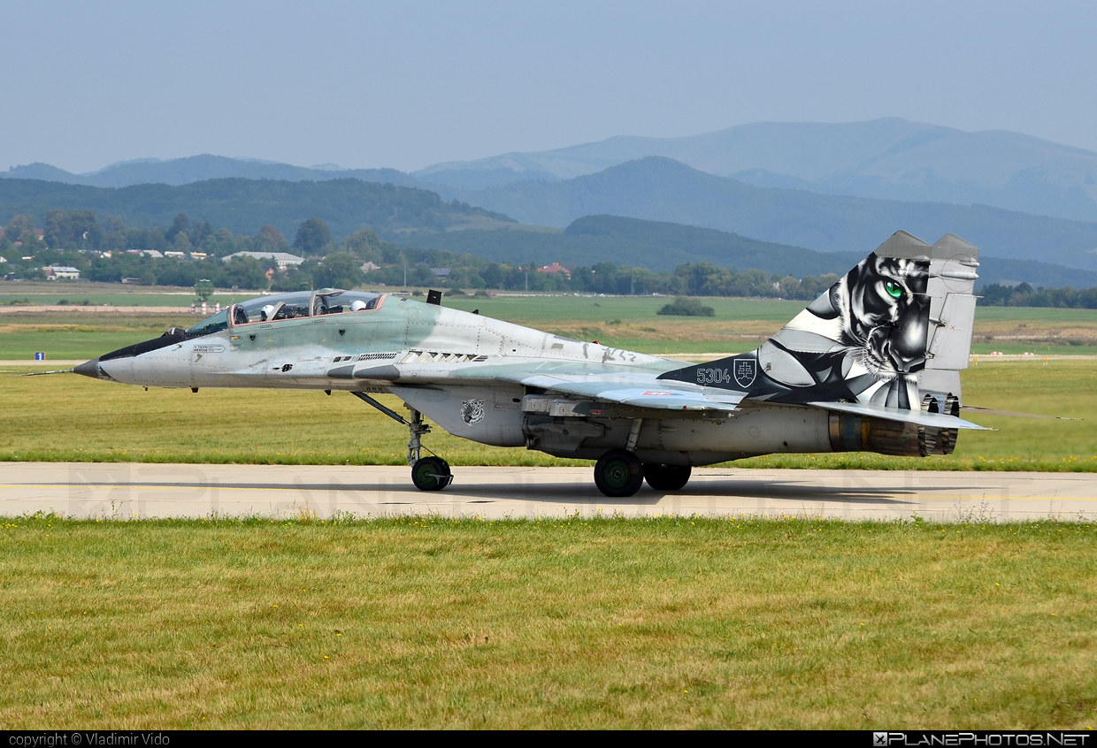 Mikoyan-Gurevich MiG-29UBS - 5304 operated by Vzdušné sily OS SR (Slovak Air Force) #mig #mig29 #mig29ubs #mikoyangurevich #slovakairforce #vzdusnesilyossr
