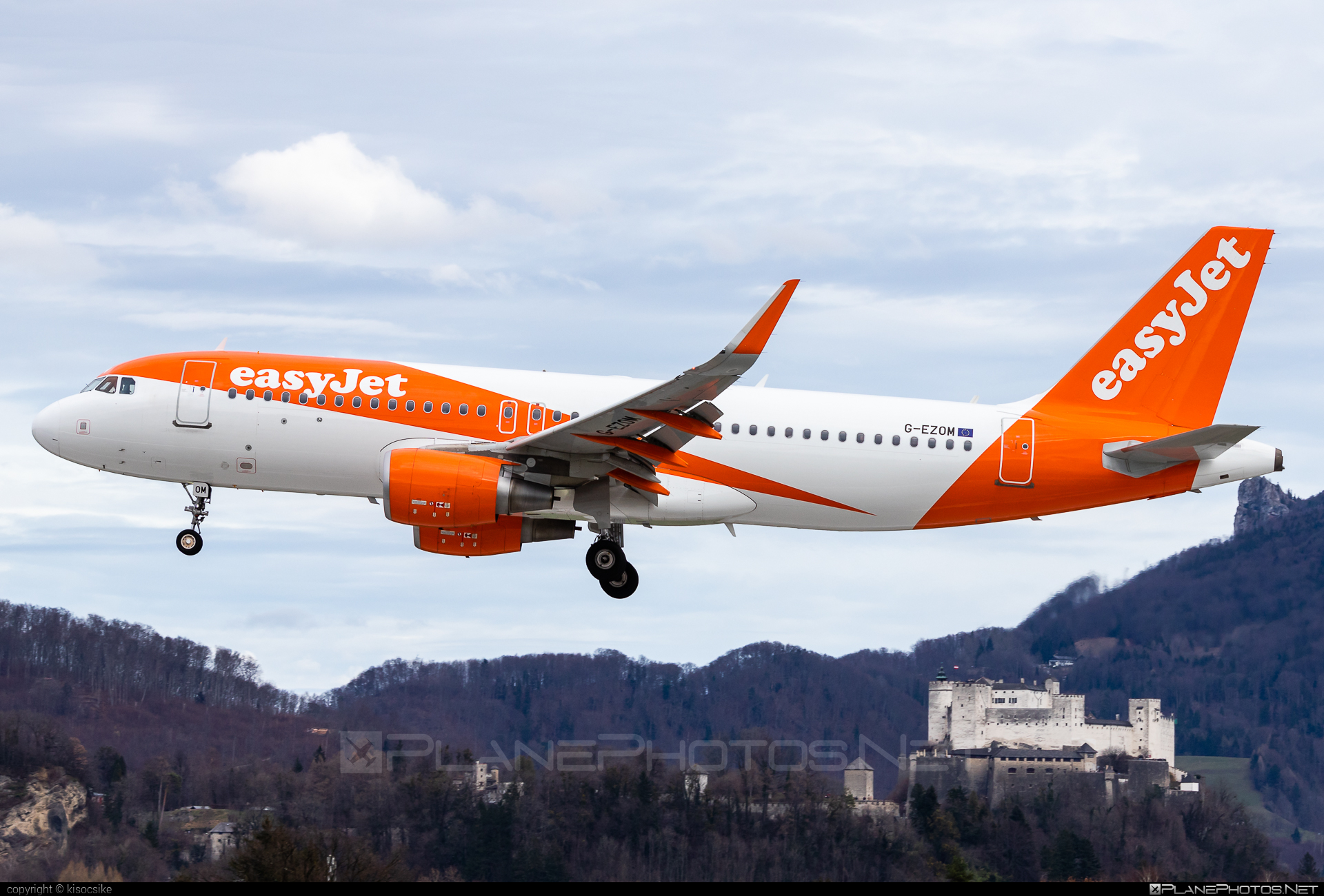Airbus A320-214 - G-EZOM operated by easyJet #a320 #a320family #airbus #airbus320 #easyjet