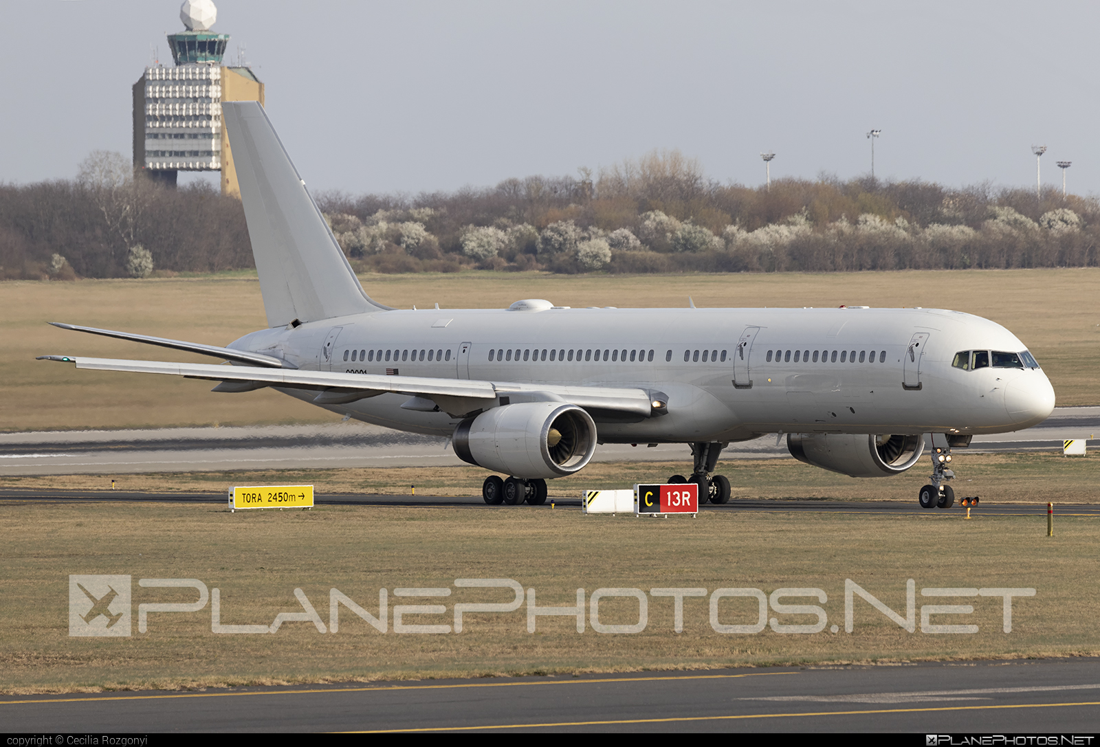 Boeing C-32B - 00-9001 operated by US Air Force (USAF) #boeing #usaf #usairforce