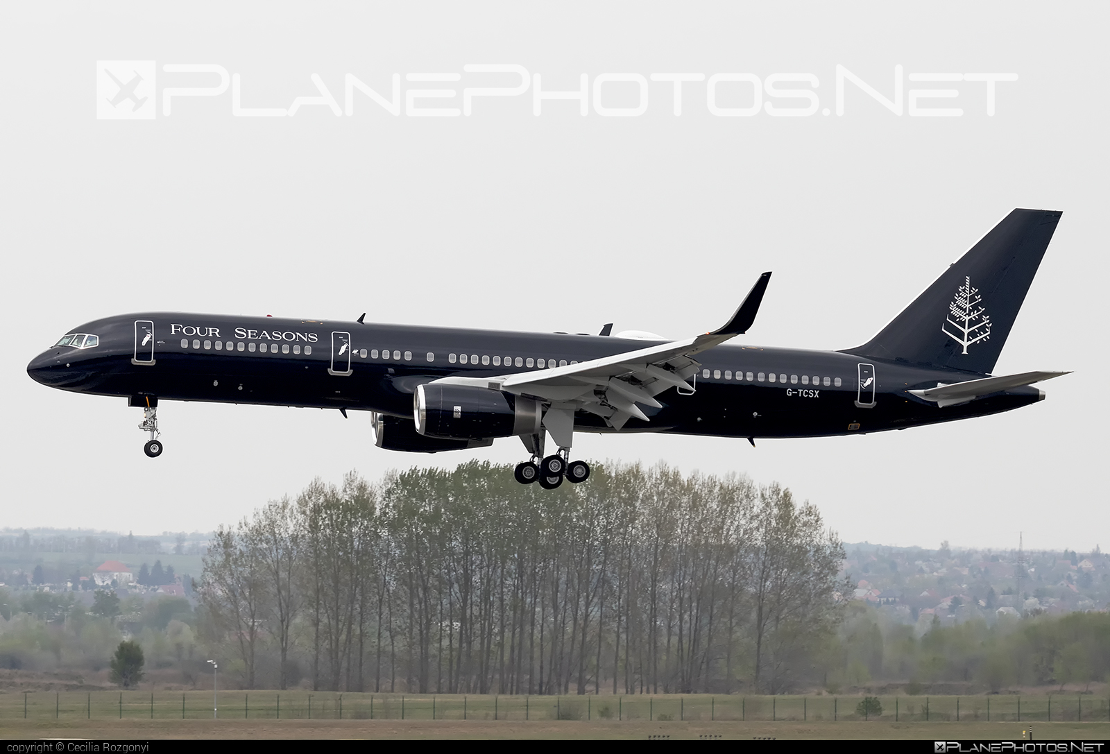 Boeing 757-200 - G-TCSX operated by TAG Aviation #b757 #boeing #boeing757