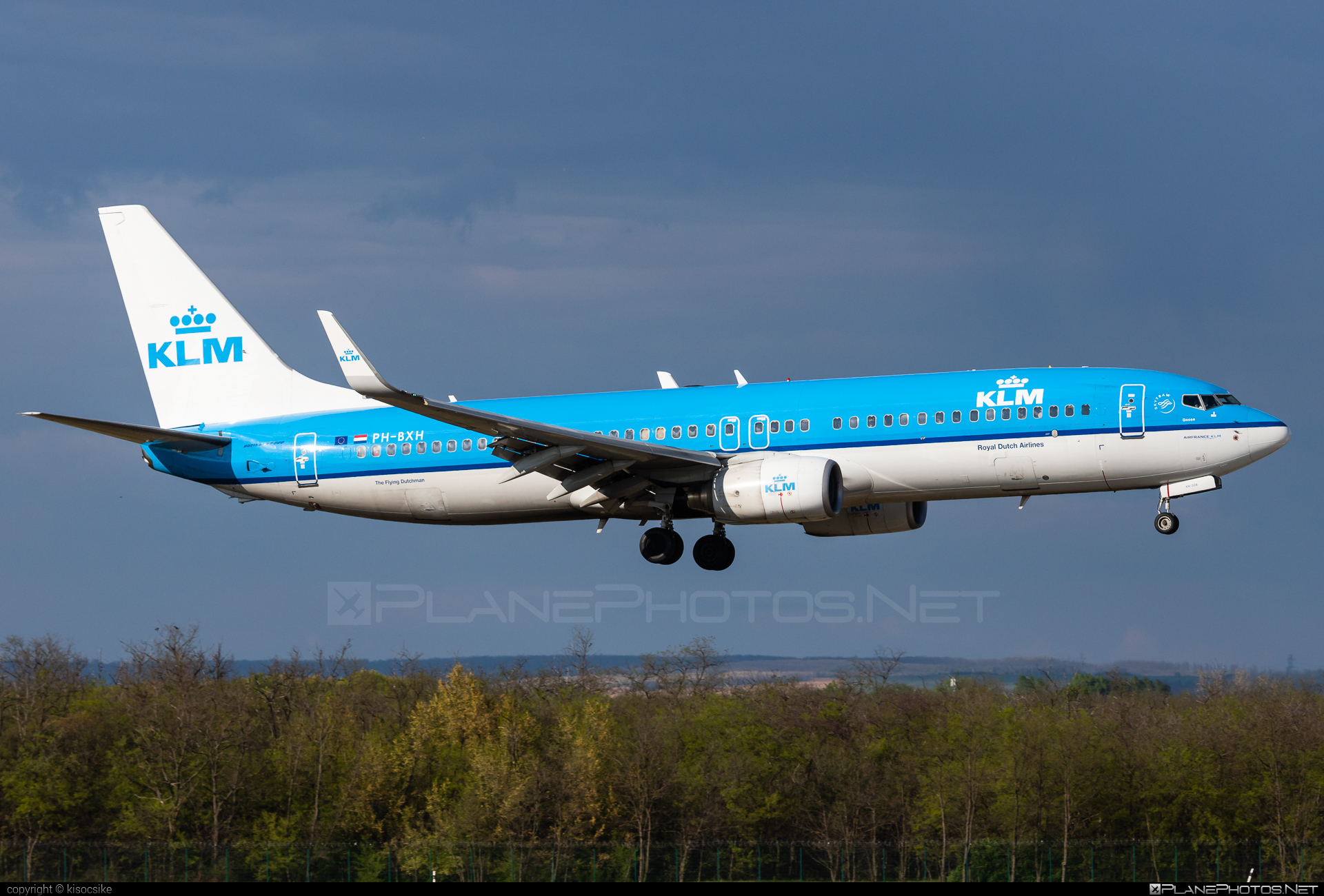 Boeing 737-800 - PH-BXH operated by KLM Royal Dutch Airlines #b737 #b737nextgen #b737ng #boeing #boeing737 #klm #klmroyaldutchairlines #royaldutchairlines