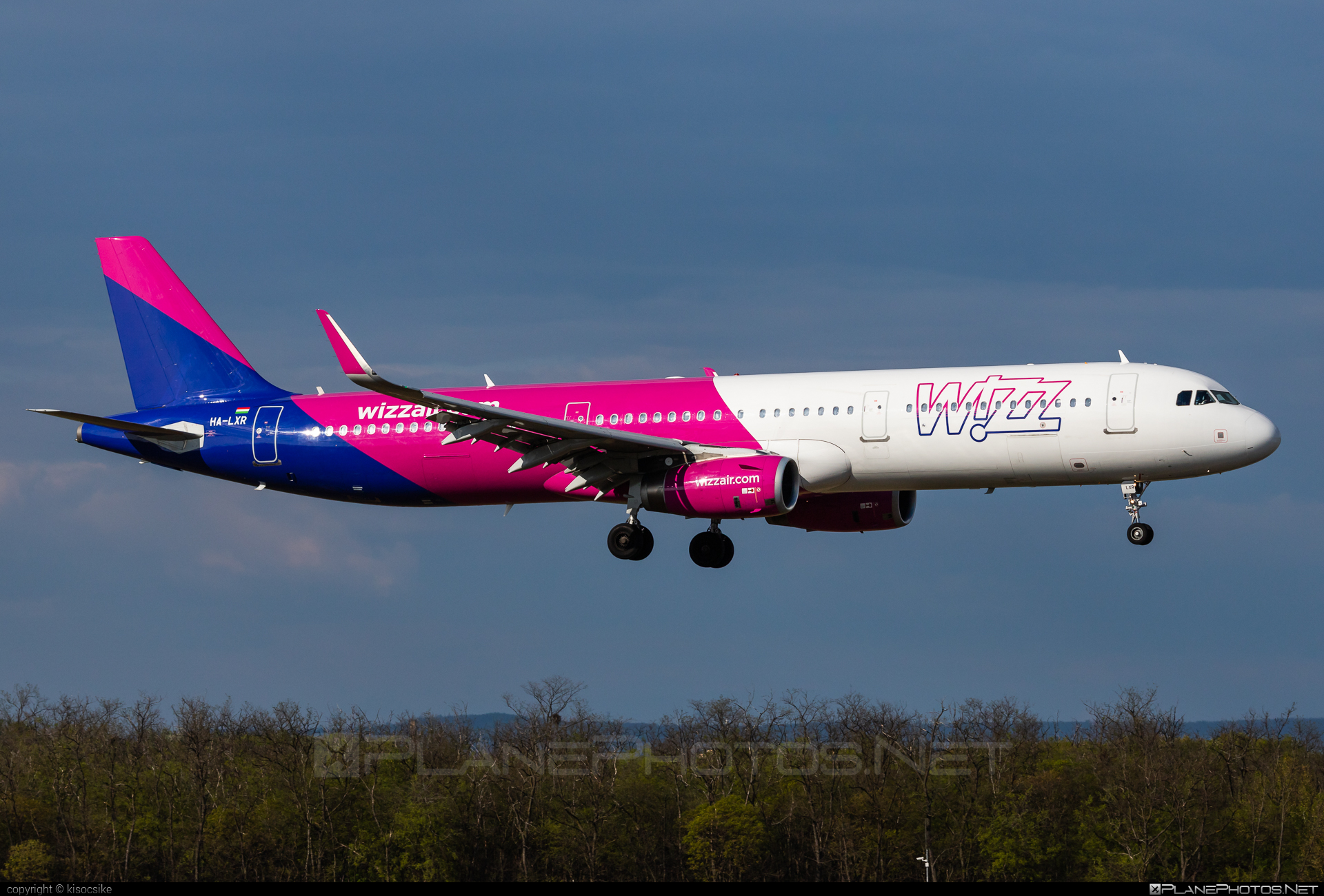 Airbus A321-231 - HA-LXR operated by Wizz Air #a320family #a321 #airbus #airbus321 #wizz #wizzair
