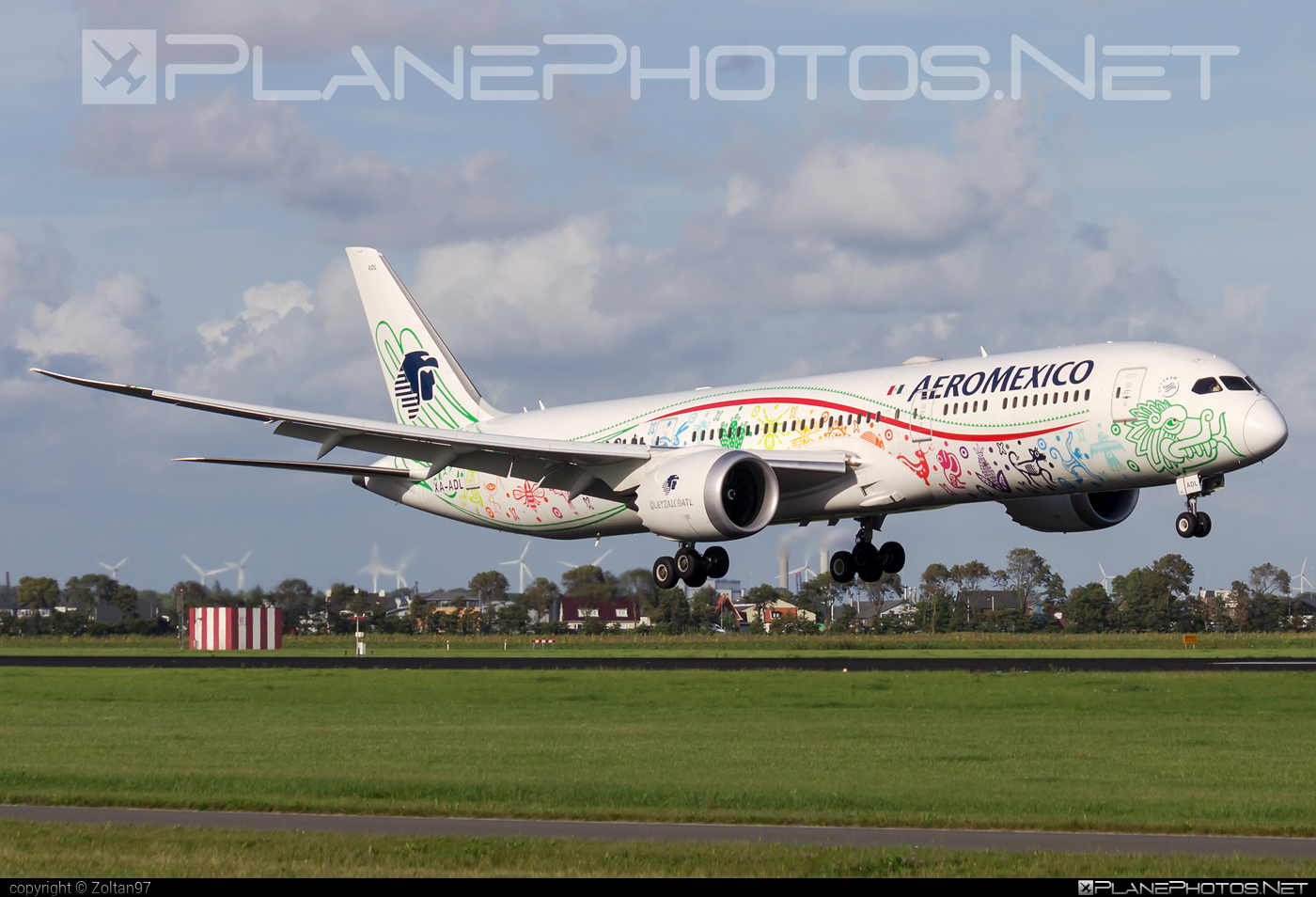 XA-ADL - Boeing 787-9 Dreamliner operated by Aeroméxico taken by