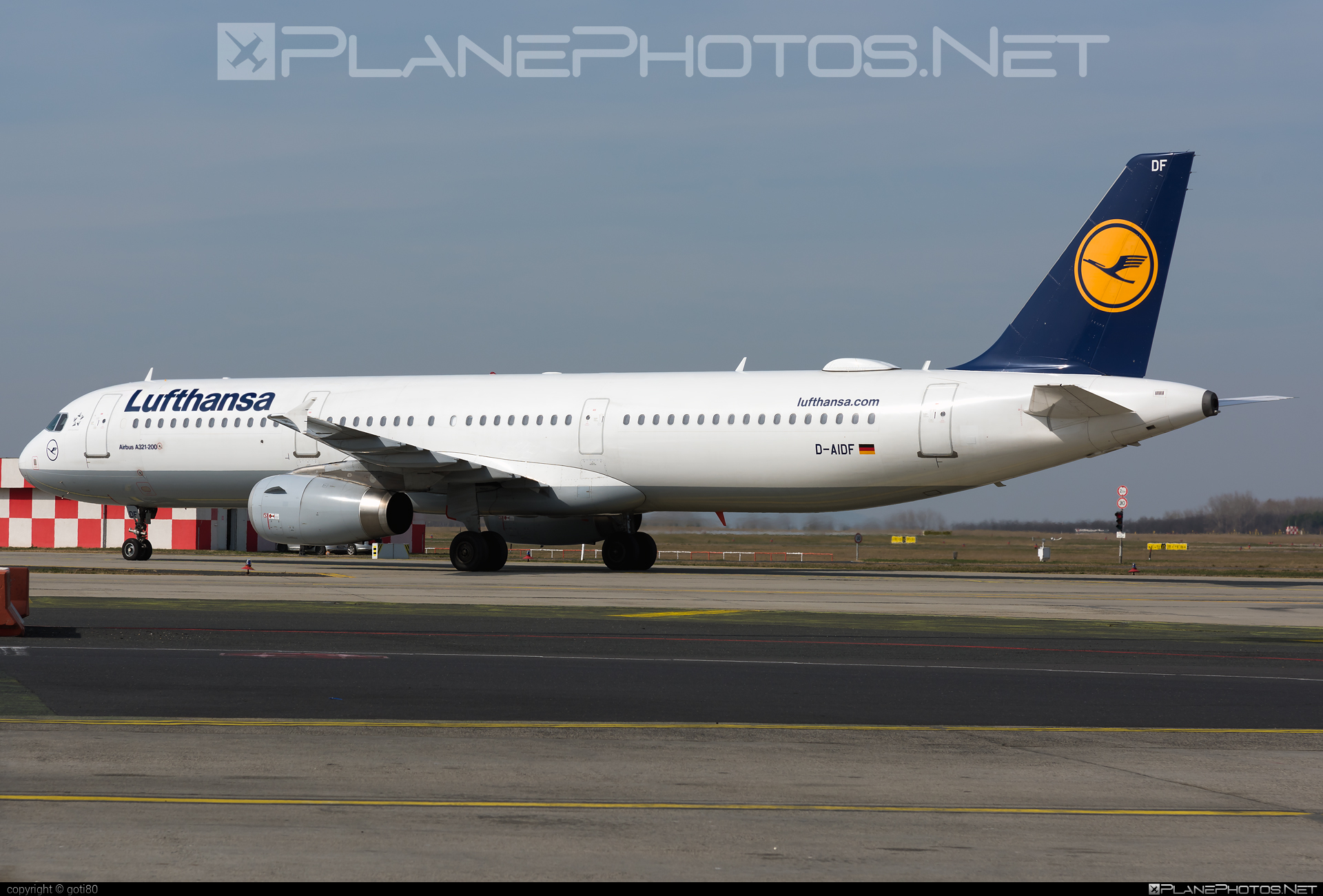 Airbus A321-231 - D-AIDF operated by Lufthansa #a320family #a321 #airbus #airbus321 #lufthansa