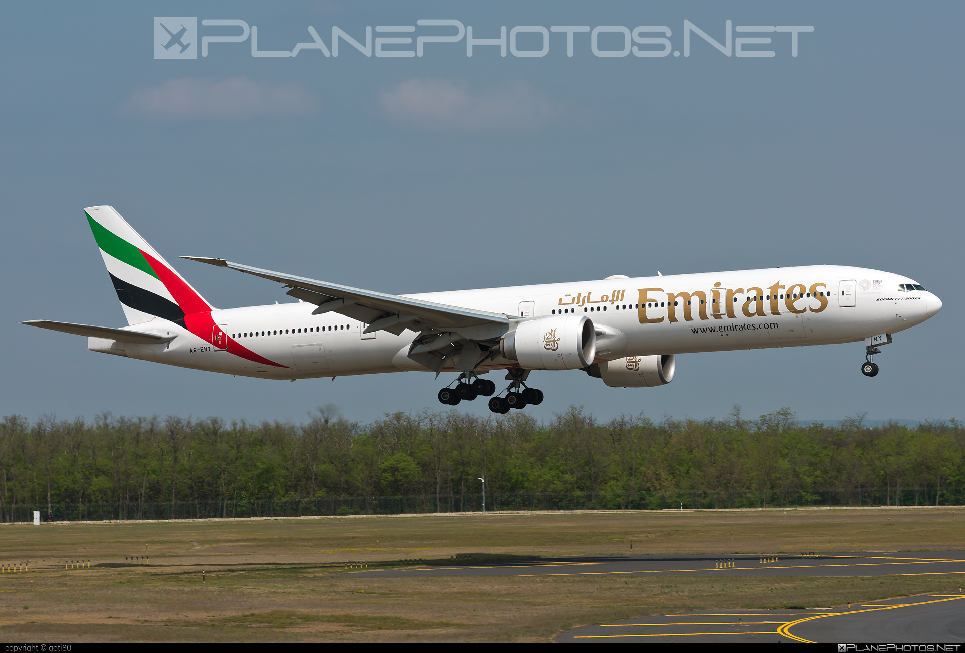 Boeing 777-300ER - A6-ENY operated by Emirates #b777 #b777er #boeing #boeing777 #emirates #tripleseven
