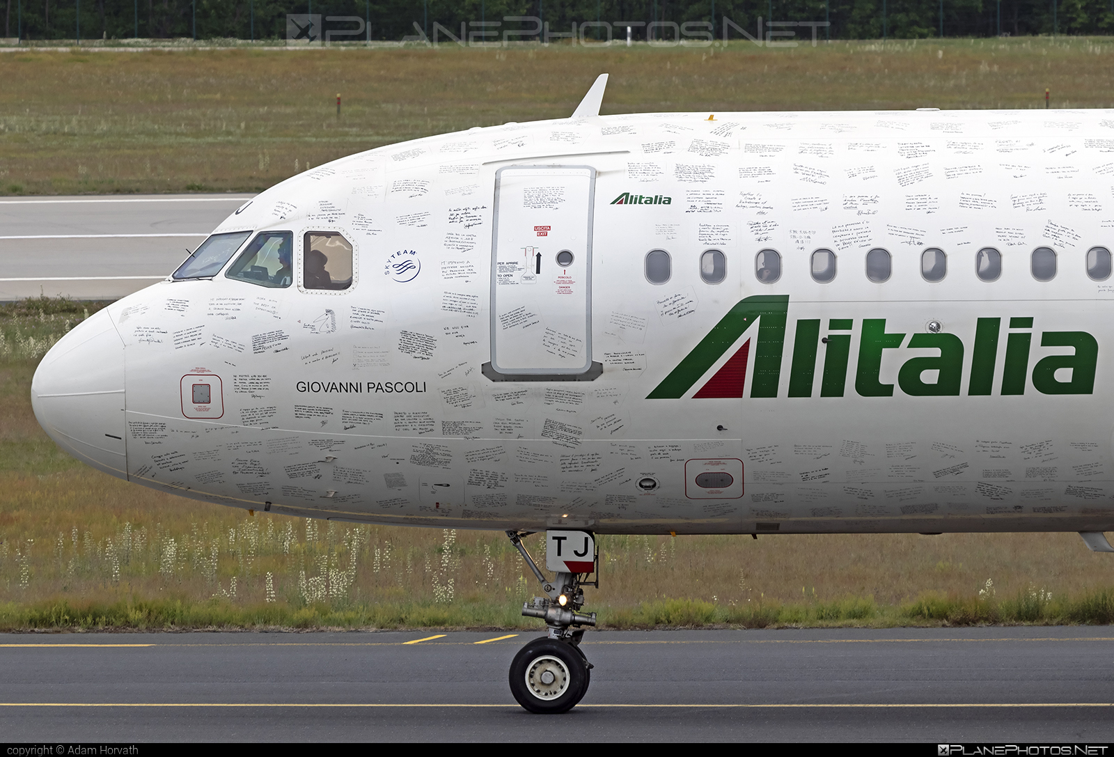 Airbus A320-211 - EI-DTJ operated by Alitalia #a320 #a320family #airbus #airbus320 #alitalia