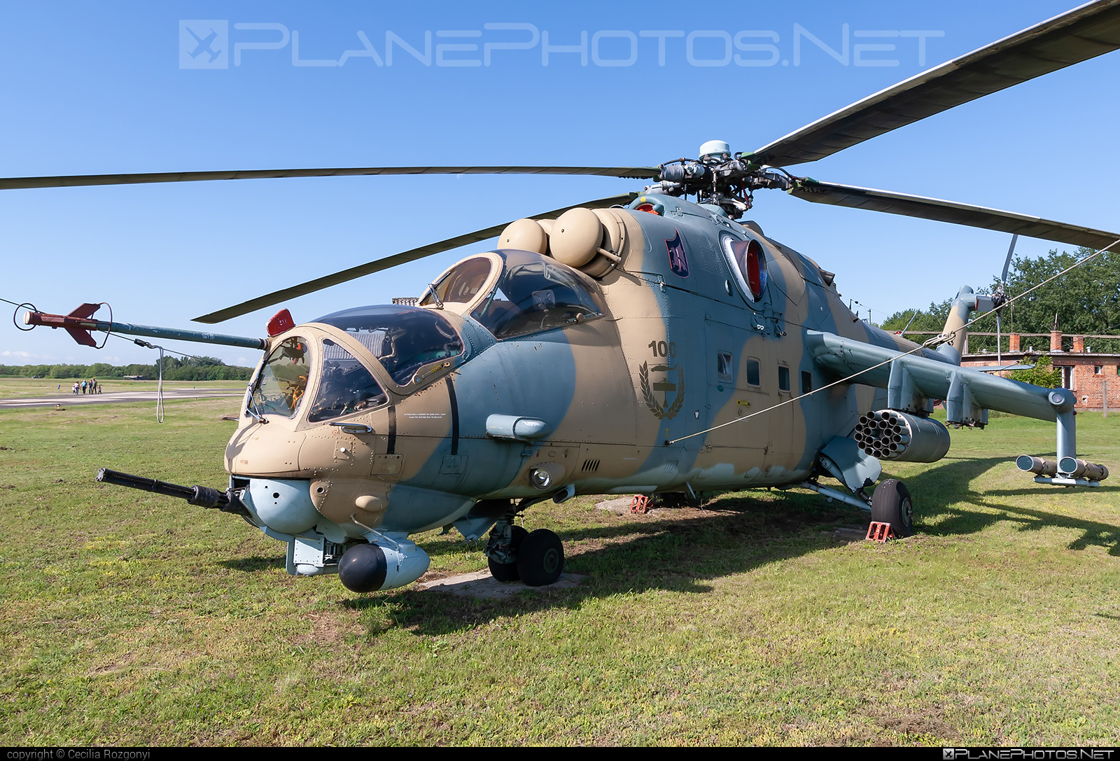 Mil Mi-24V - 712 operated by Magyar Légierő (Hungarian Air Force) #hungarianairforce #magyarlegiero #mi24 #mi24v #mil #mil24 #mil24v #milhelicopters