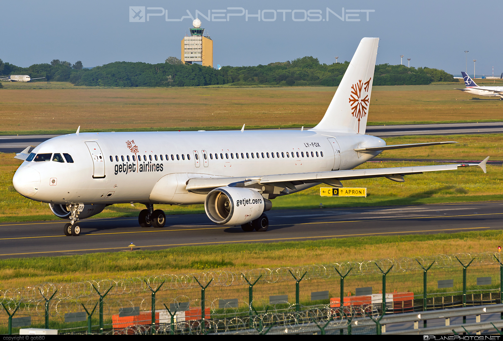 Airbus A320-214 - LY-FOX operated by GETJET Airlines #a320 #a320family #airbus #airbus320 #getjetairlines