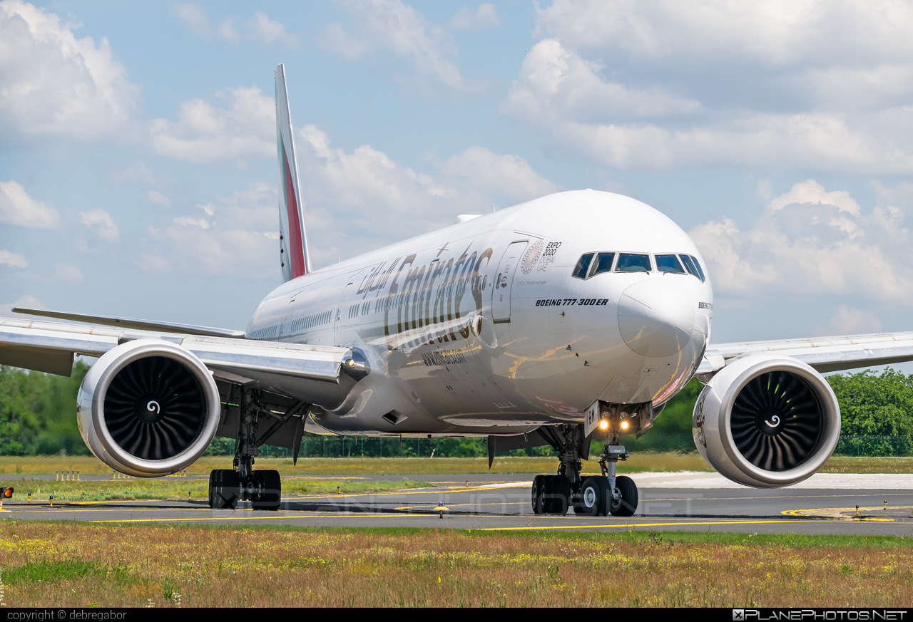 Boeing 777-300ER - A6-EBM operated by Emirates #b777 #b777er #boeing #boeing777 #emirates #tripleseven
