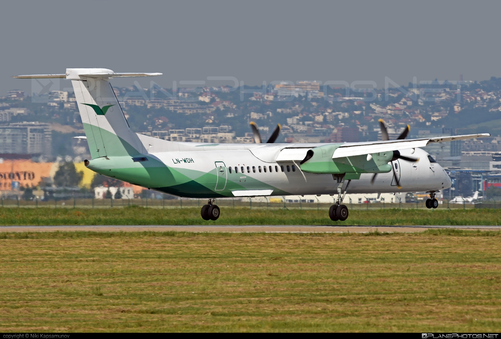 Bombardier DHC-8-Q402 Dash 8 - LN-WDH operated by Widerøe #bombardier #dash8 #dhc8 #dhc8q402 #wideroe