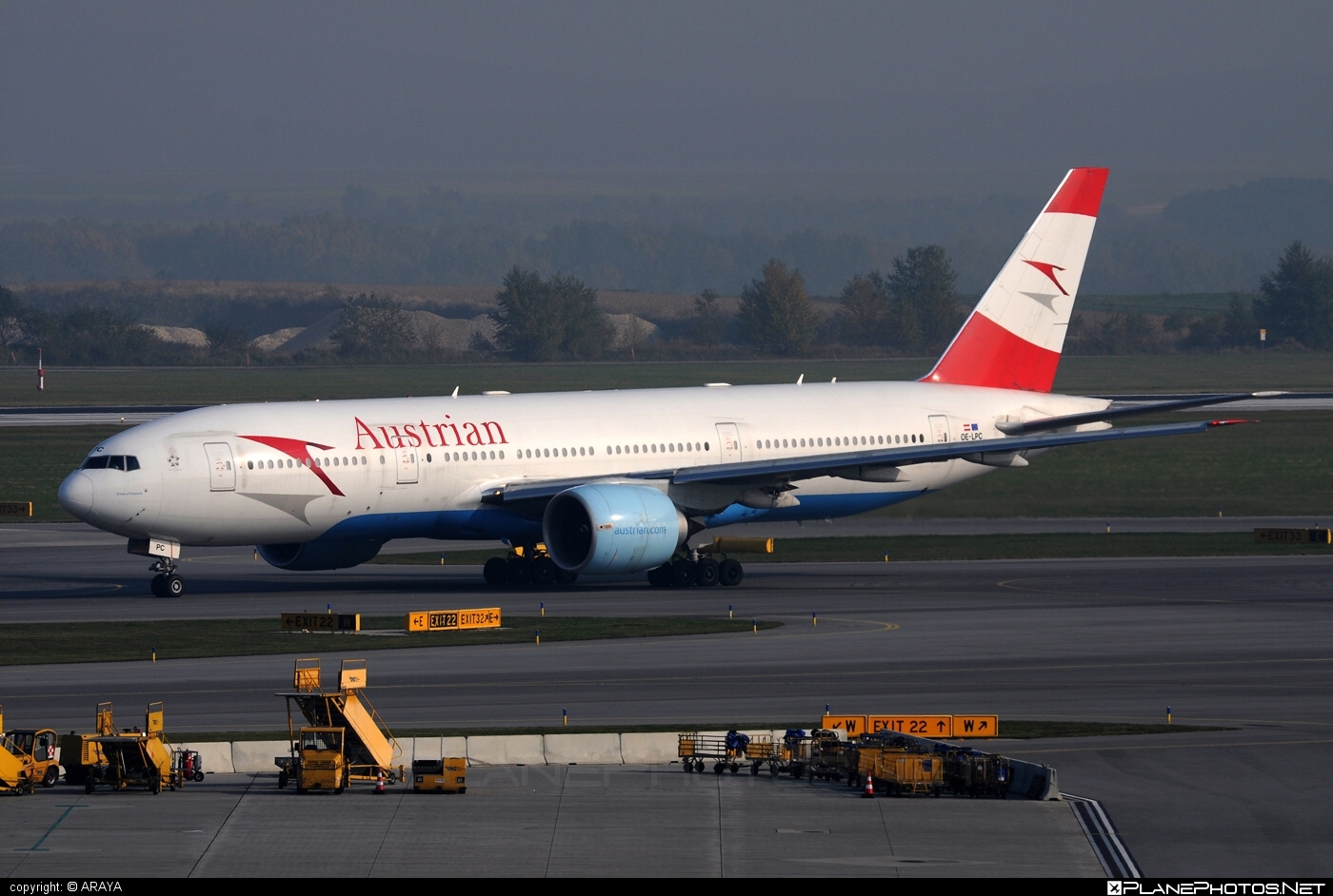 Boeing 777-200ER - OE-LPC operated by Austrian Airlines #austrian #austrianAirlines #b777 #b777er #boeing #boeing777 #tripleseven