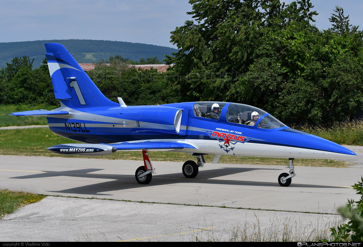 Aero L-39C Albatros - N139LL operated by Mayzus Aerobatic Jet Team #aero #aerol39 #aerol39albatros #aerol39calbatros #albatros #l39 #l39c #l39calbatros #mayzusaerobaticjetteam