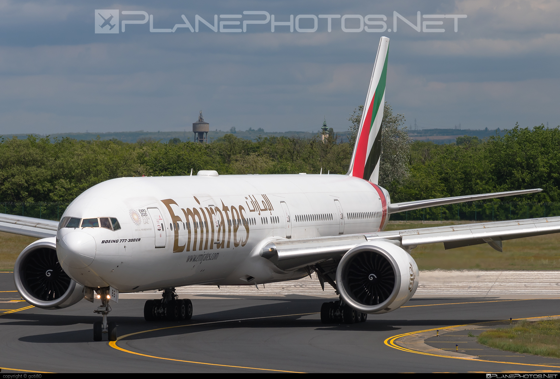 Boeing 777-300ER - A6-EBB operated by Emirates #b777 #b777er #boeing #boeing777 #emirates #tripleseven