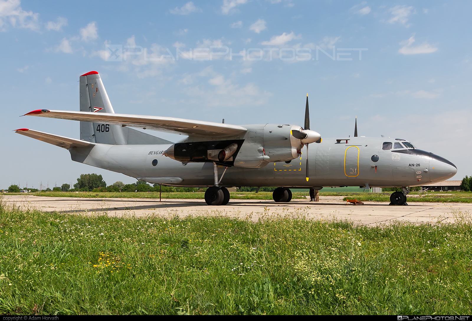 Antonov An-26 - 406 operated by Magyar Légierő (Hungarian Air Force) #an26 #antonov #antonov26 #hungarianairforce #magyarlegiero
