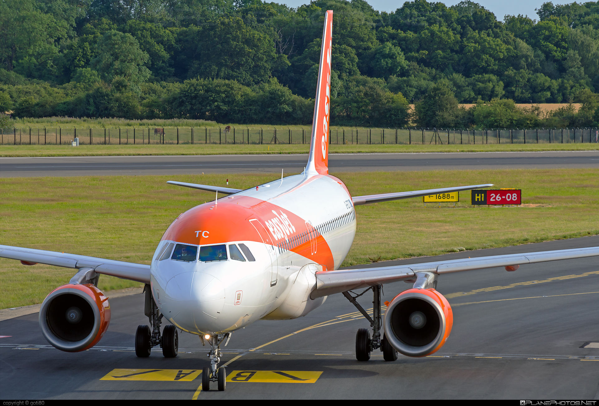 Airbus A320-214 - G-EZTC operated by easyJet #a320 #a320family #airbus #airbus320 #easyjet