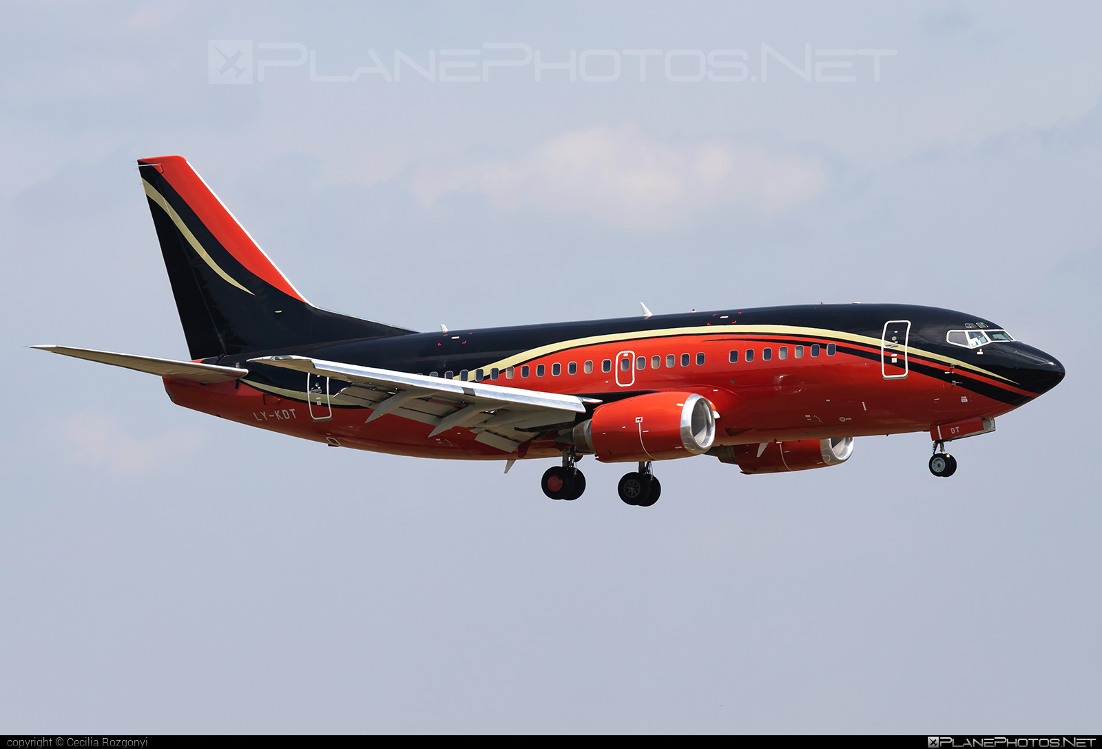 Boeing 737-500 - LY-KDT operated by KlasJet #b737 #boeing #boeing737 #klasjet
