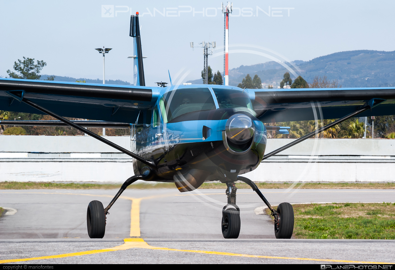 Cessna 208 Caravan I - N208RF operated by Private operator #cessna #cessna208 #cessna208caravan #cessna208caravani #cessnacaravan