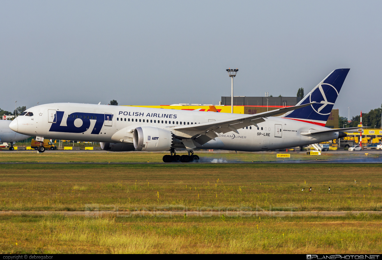 Boeing 787-8 Dreamliner - SP-LRE operated by LOT Polish Airlines #b787 #boeing #boeing787 #dreamliner #lot #lotpolishairlines