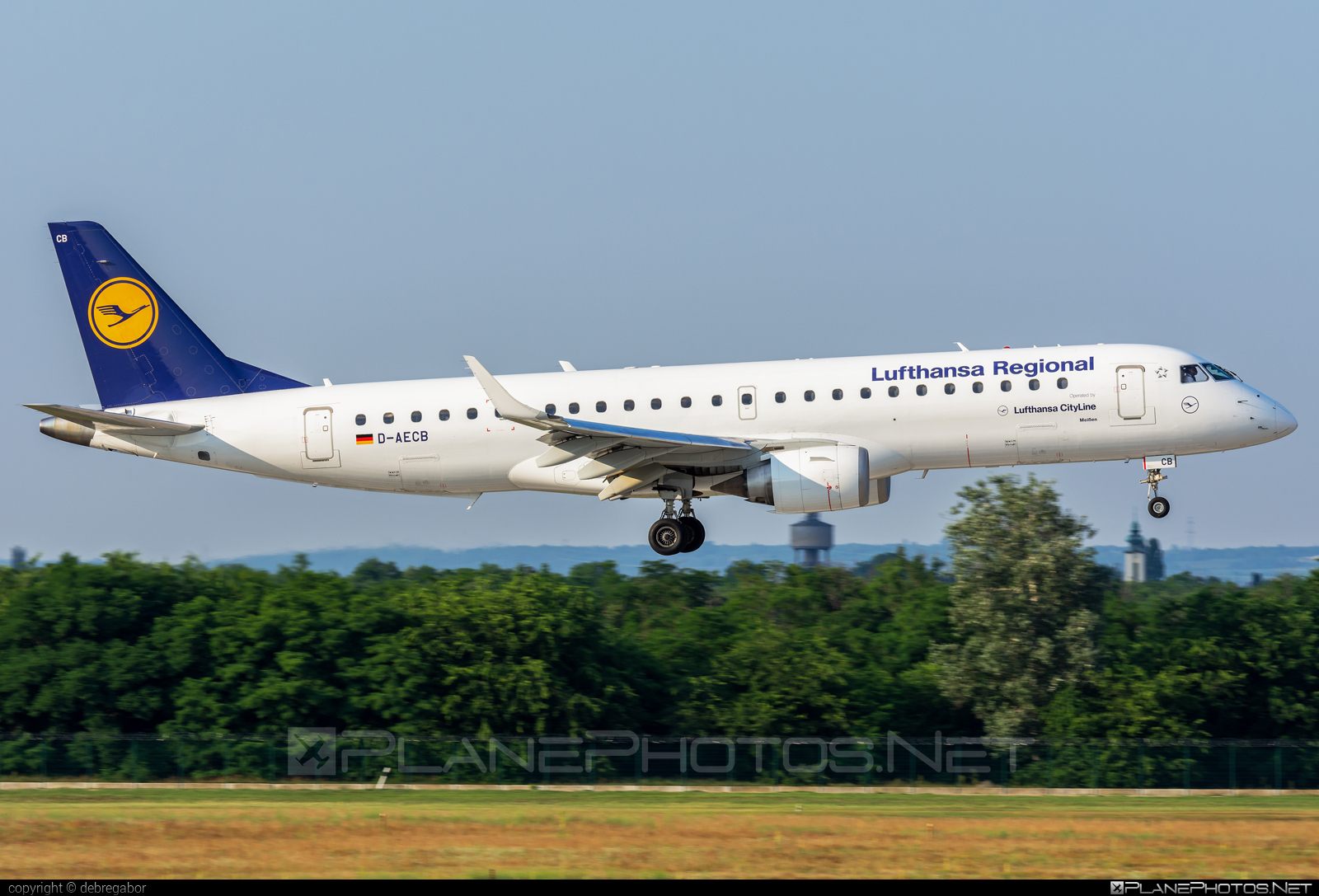 Embraer E190LR (ERJ-190-100LR) - D-AECB operated by Lufthansa CityLine #e190 #e190100 #e190100lr #e190lr #embraer #embraer190 #embraer190100lr #embraer190lr #lufthansa #lufthansacityline