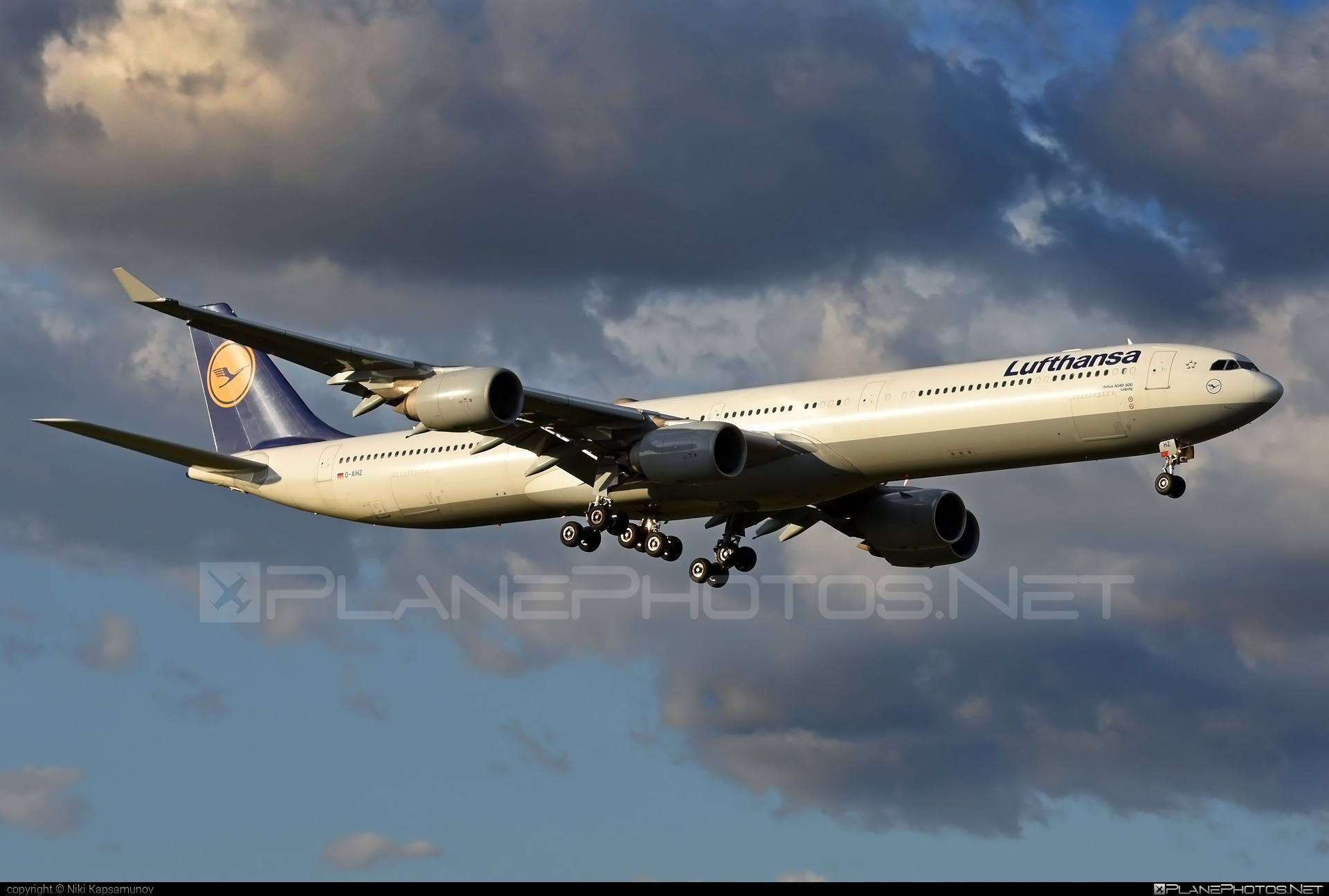 Airbus A340-642 - D-AIHZ operated by Lufthansa #a340 #a340family #airbus #airbus340 #lufthansa