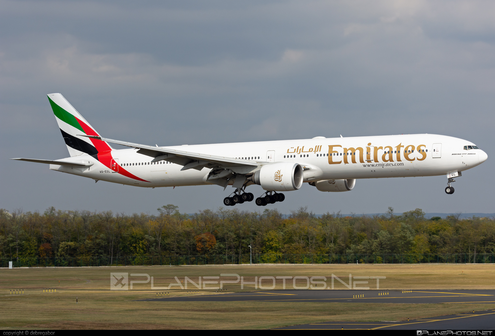 Boeing 777-300ER - A6-EGL operated by Emirates #b777 #b777er #boeing #boeing777 #emirates #tripleseven
