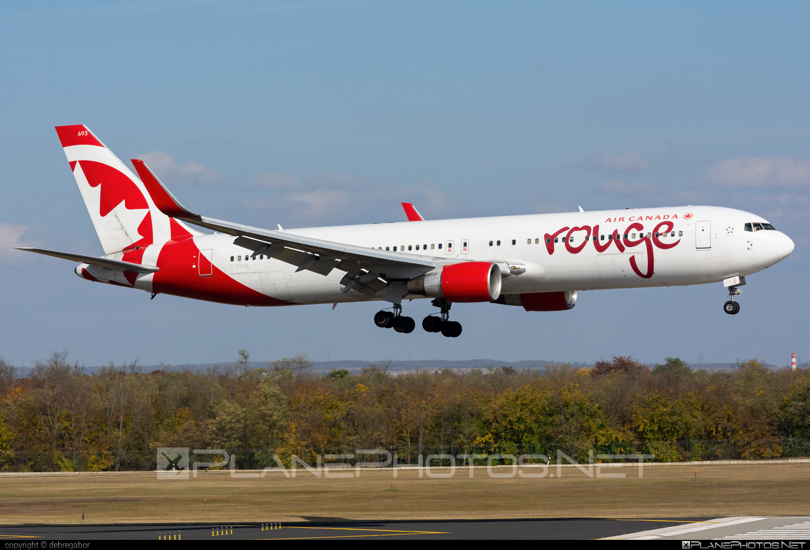 Boeing 767-300ER - C-FIYA operated by Air Canada Rouge #airCanada #airCanadaRouge #b767 #b767er #boeing #boeing767