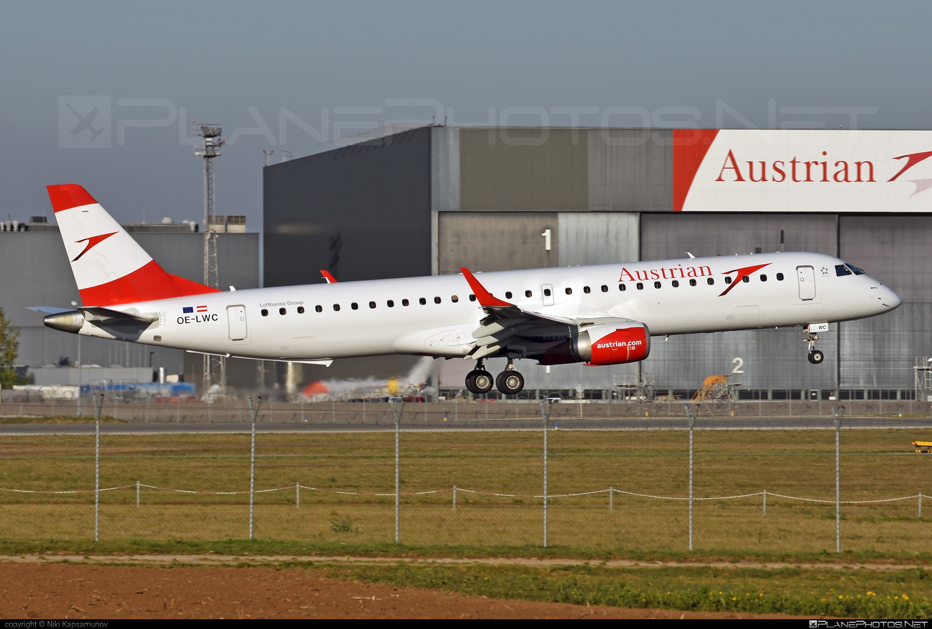 Embraer E195LR (ERJ-190-200LR) - OE-LWC operated by Austrian Airlines #austrian #austrianAirlines #e190 #e190200 #e190200lr #e195lr #embraer #embraer190200lr #embraer195 #embraer195lr