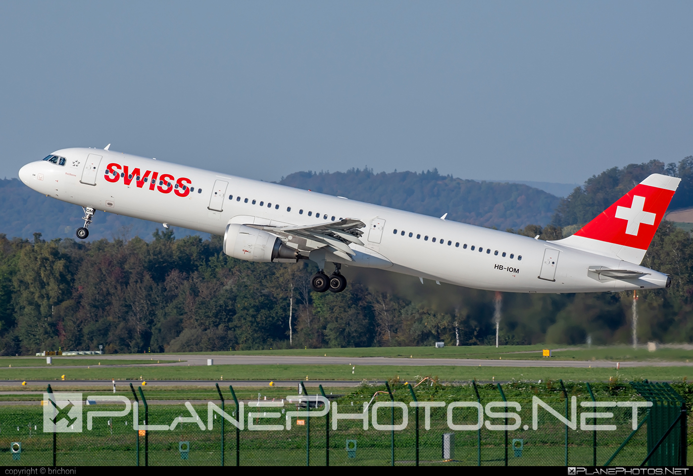 Airbus A321-212 - HB-IOM operated by Swiss International Air Lines #a320family #a321 #airbus #airbus321 #swiss #swissairlines