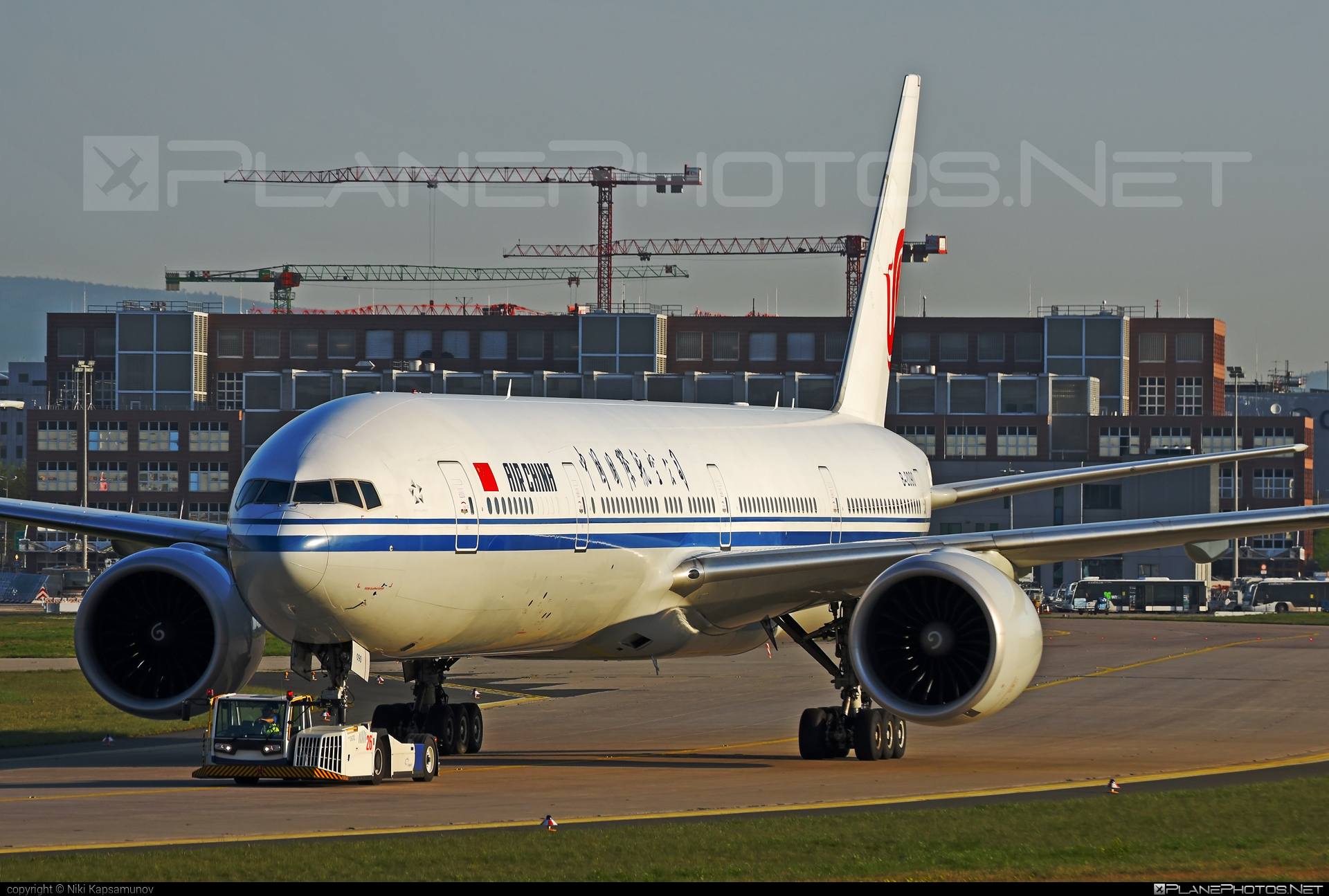Boeing 777-300ER - B-2090 operated by Air China #airchina #b777 #b777er #boeing #boeing777 #tripleseven