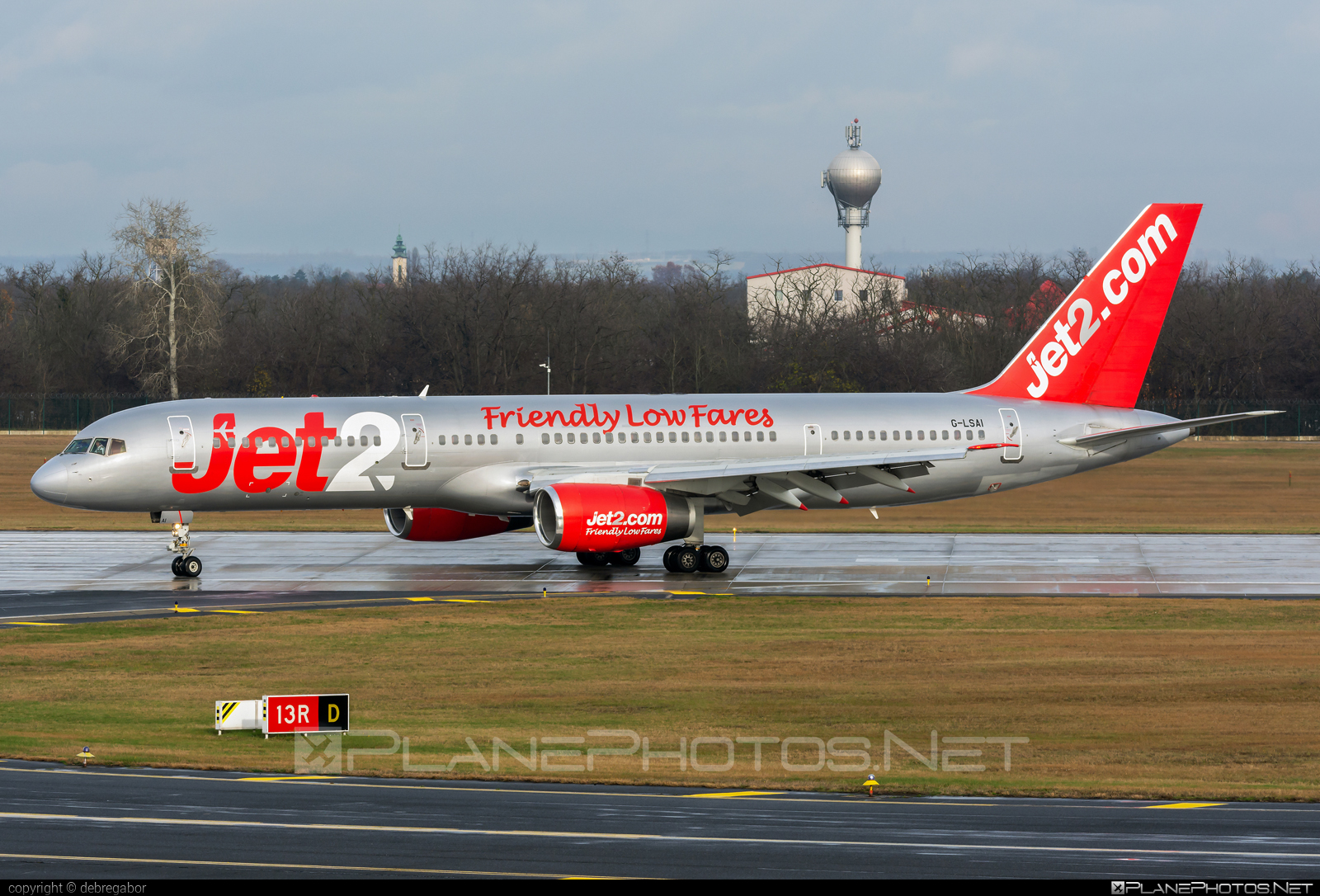 Boeing 757-200 - G-LSAI operated by Jet2 #b757 #boeing #boeing757 #jet2