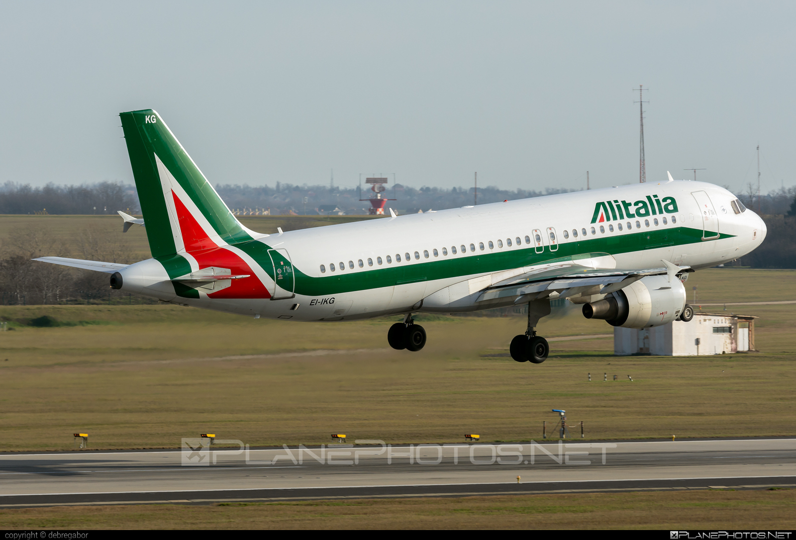 Airbus A320-214 - EI-IKG operated by Alitalia #a320 #a320family #airbus #airbus320 #alitalia