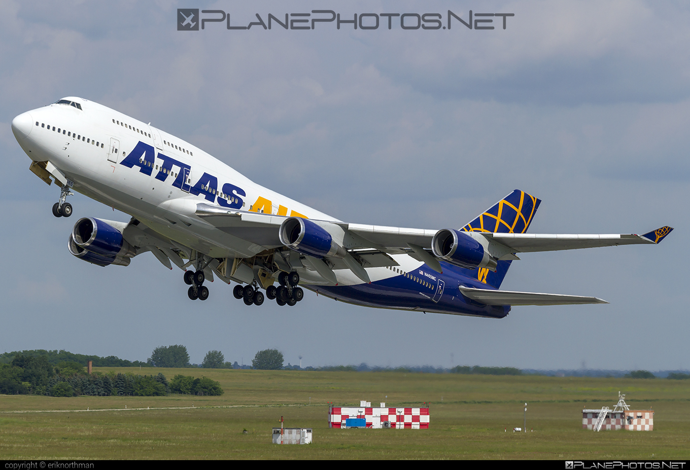 N465MC - Boeing 747-400 operated by Atlas Air taken by