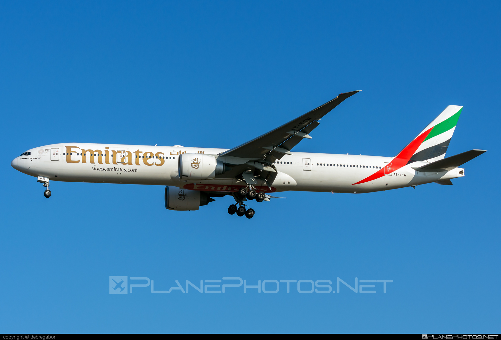 Boeing 777-300ER - A6-EGW operated by Emirates #b777 #b777er #boeing #boeing777 #emirates #tripleseven