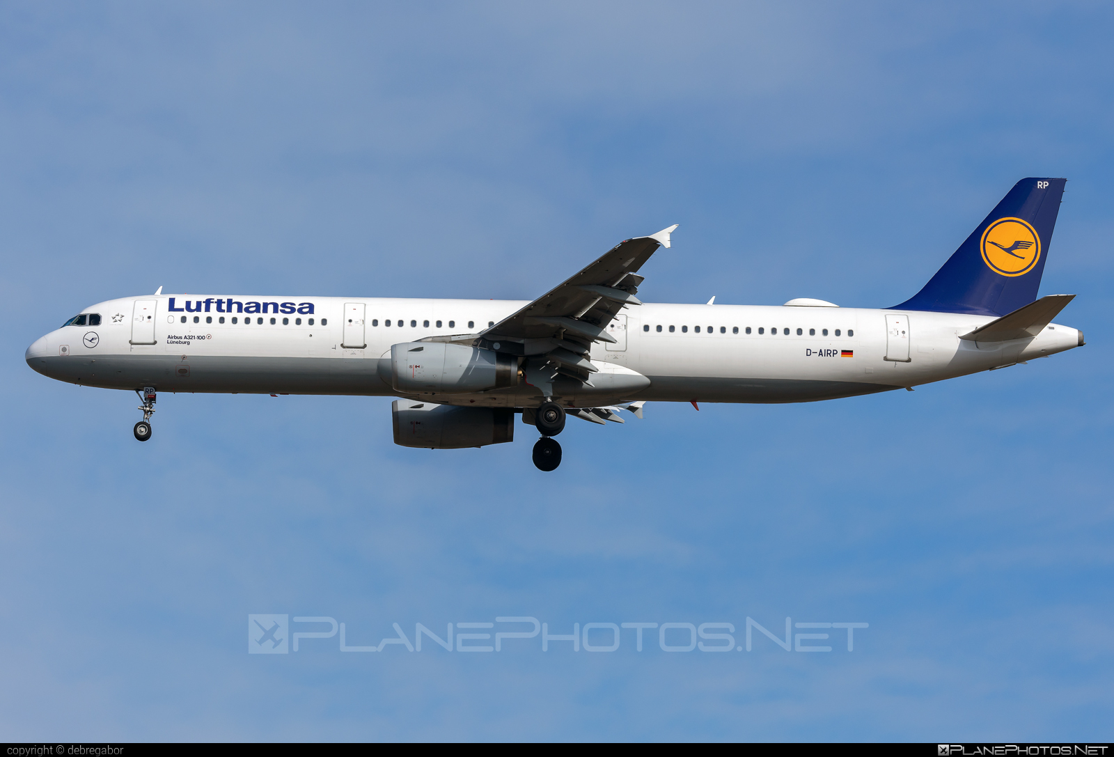 Airbus A321-131 - D-AIRP operated by Lufthansa #a320family #a321 #airbus #airbus321 #lufthansa