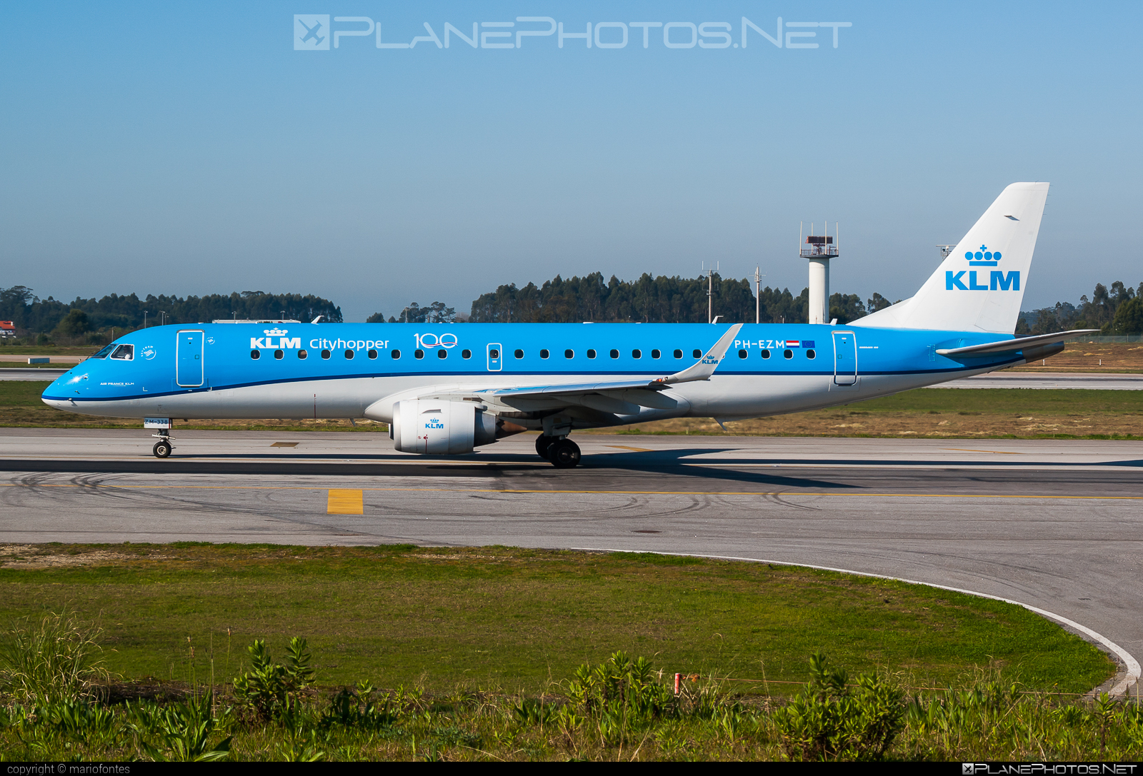 Embraer E190STD (ERJ-190-100STD) - PH-EZM operated by KLM Cityhopper #e190 #e190100 #e190100std #e190std #embraer #embraer190 #embraer190100std #embraer190std #klm #klmcityhopper